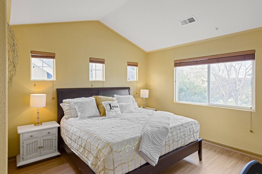 Photo of Bedroom in Salinas