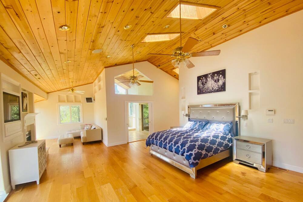 Photo of Bedroom in Groveland