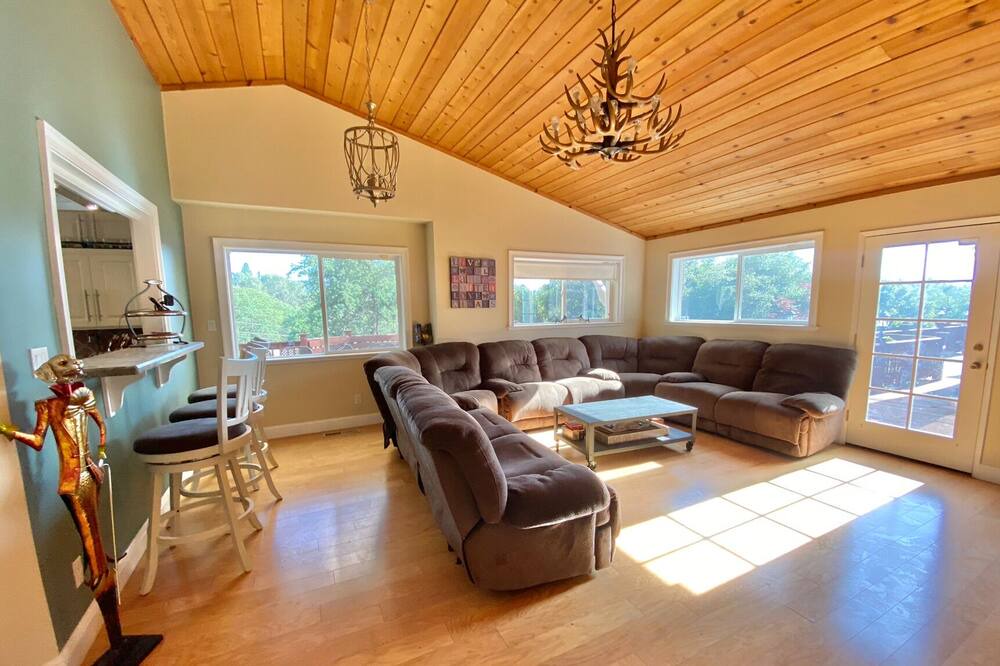 Photo of Livingroom in Groveland
