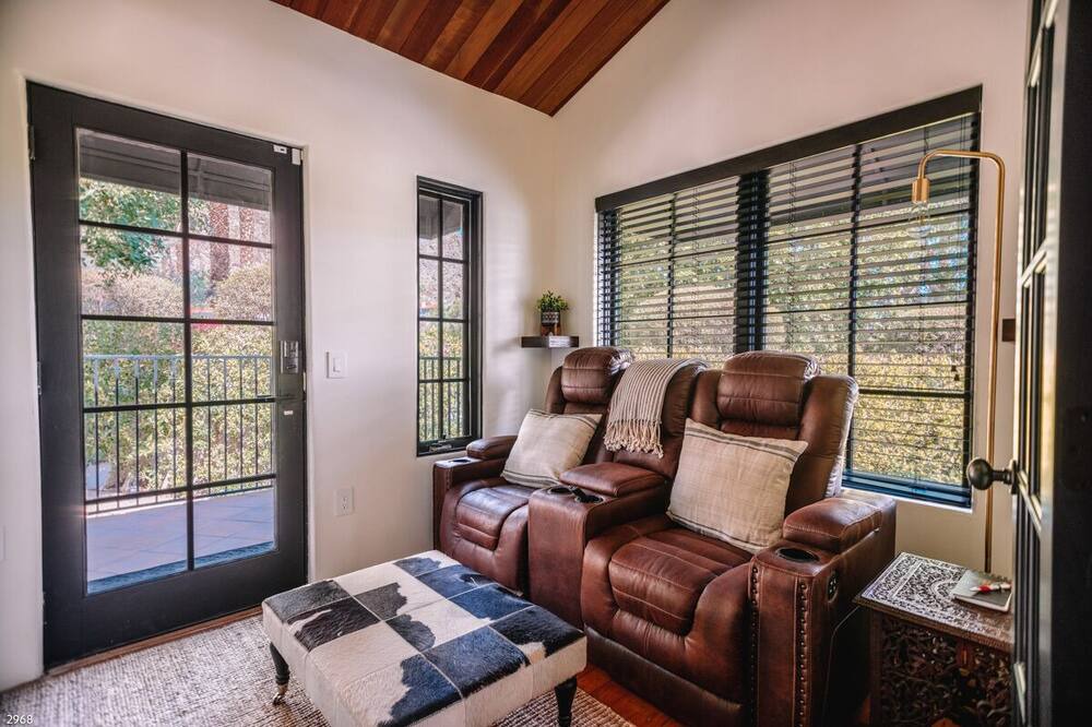 Photo of Livingroom in The Mesa