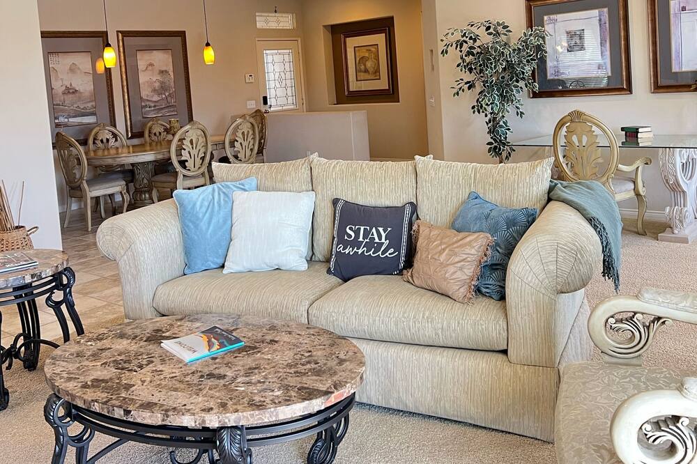 Photo of Livingroom in Desert Hot Springs