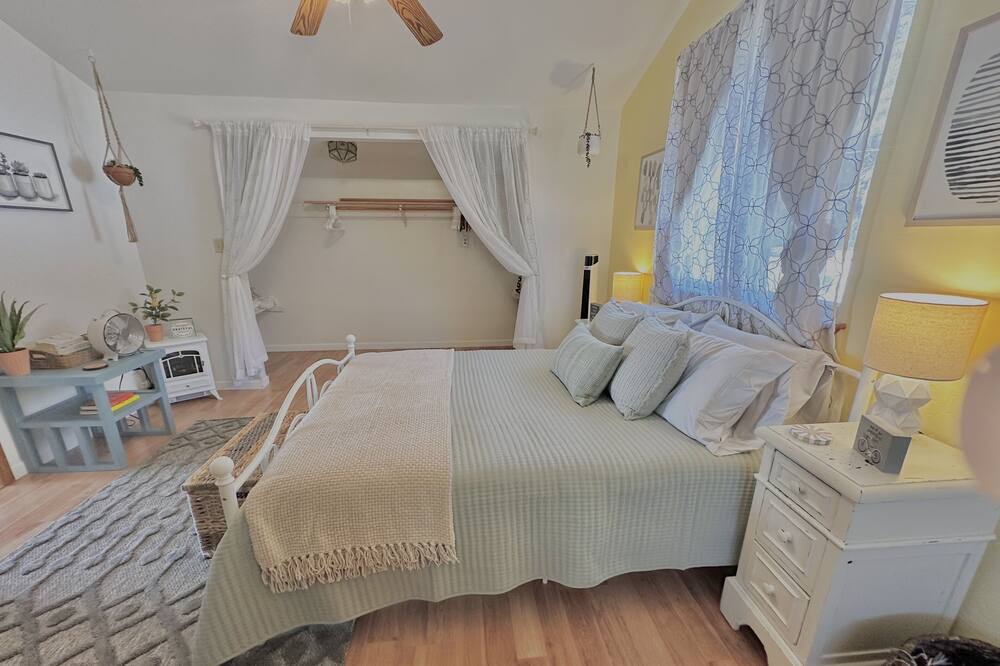 Photo of Bedroom in Springville