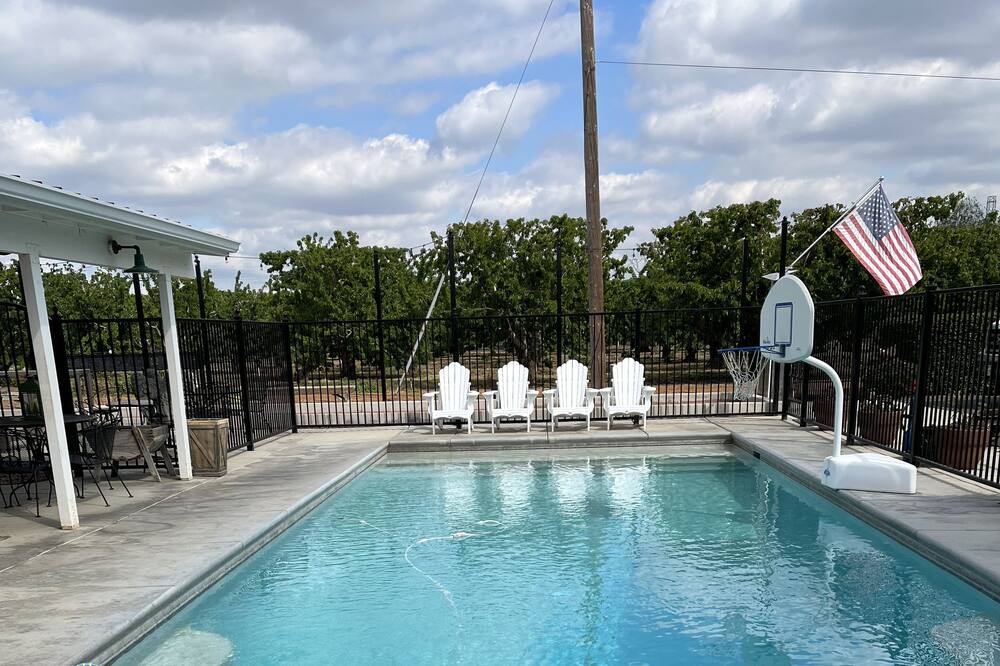 Photo of Outdoor in Linden