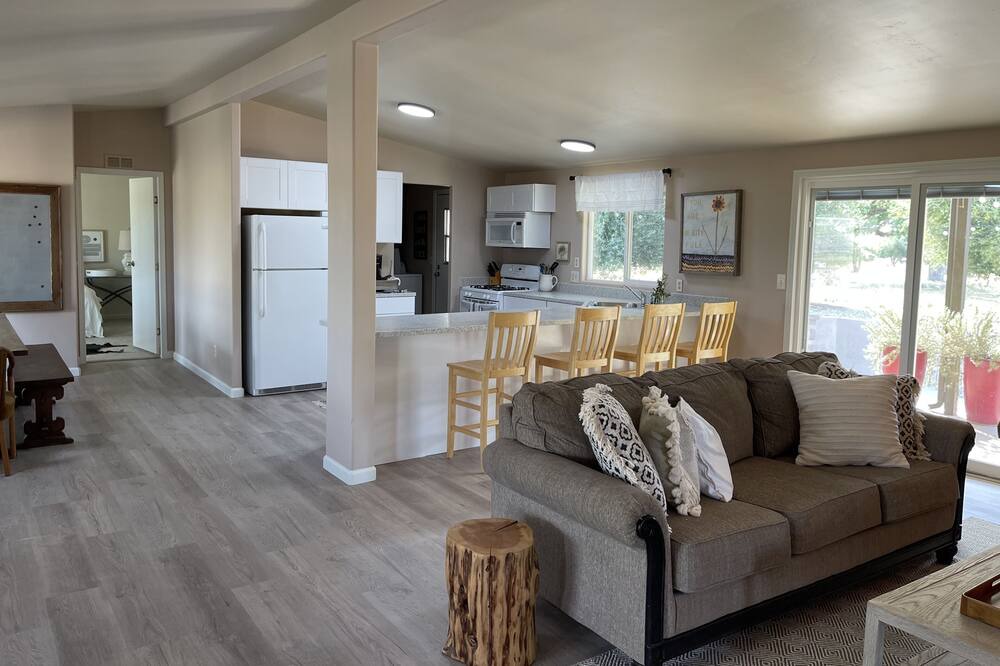 Photo of Livingroom in Creston