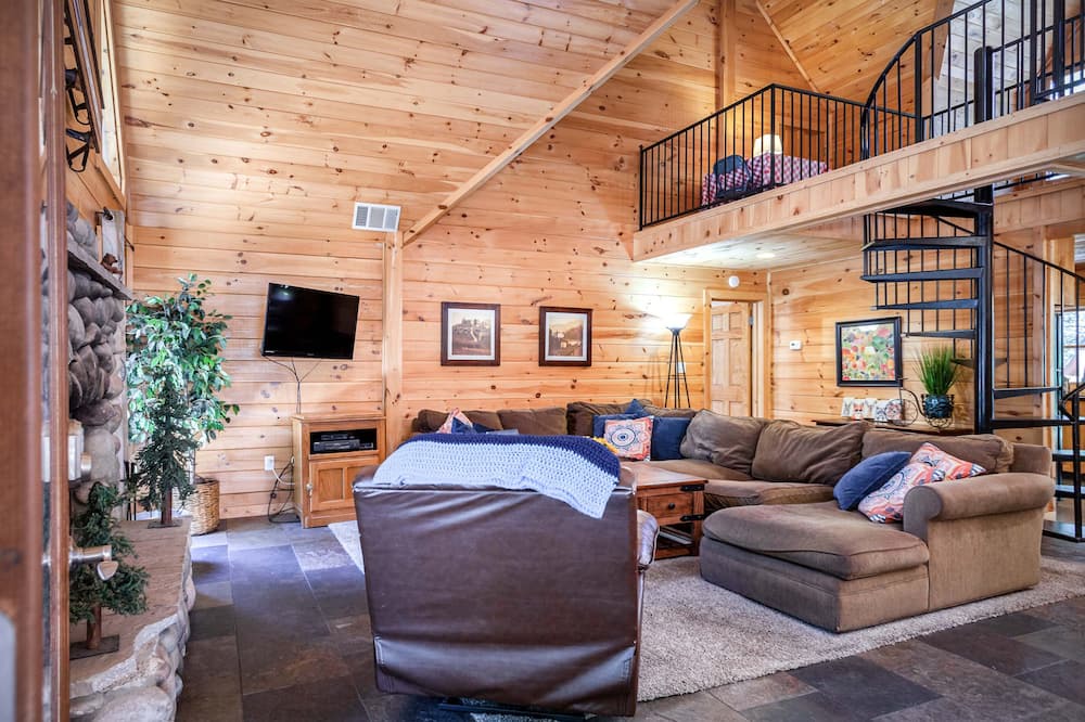 Photo of Livingroom in Alta Sierra