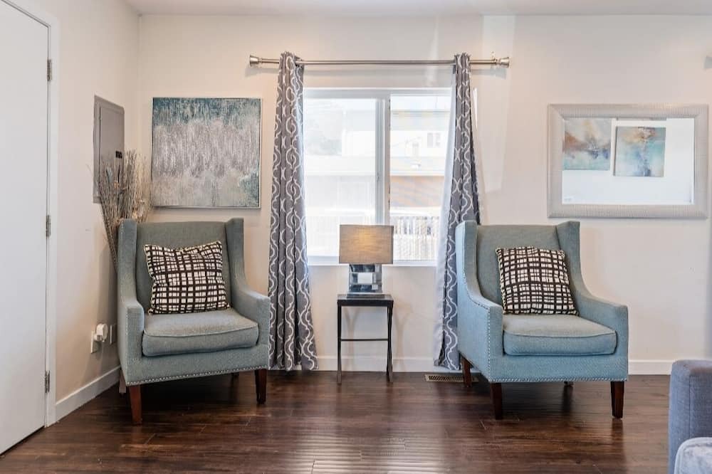 Photo of Livingroom in Oakland