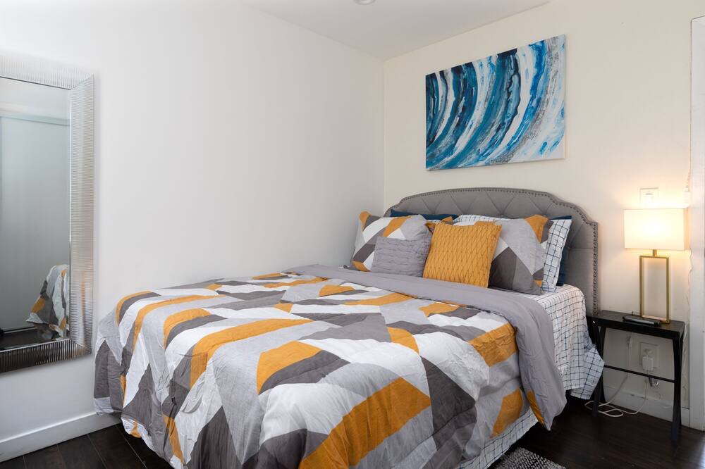 Photo of Bedroom in Oakland