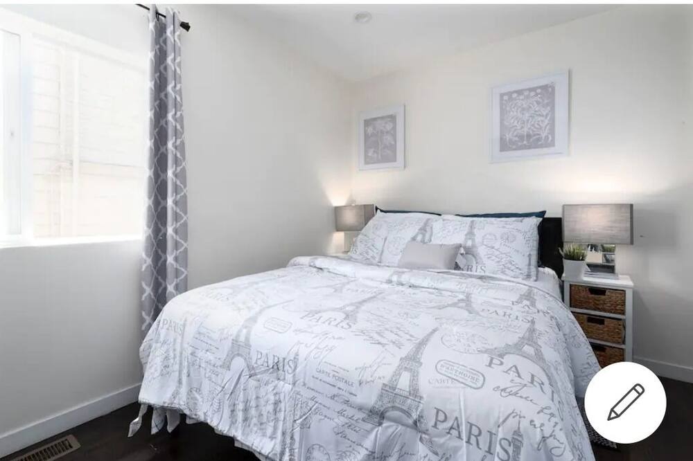 Photo of Bedroom in Oakland