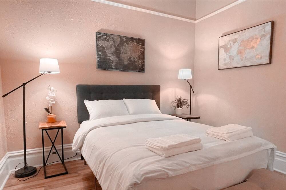 Photo of Bedroom in Ralph Bunche