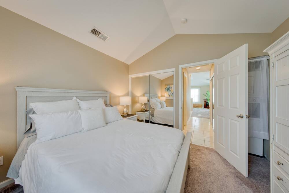 Photo of Bedroom in Santa Rosa