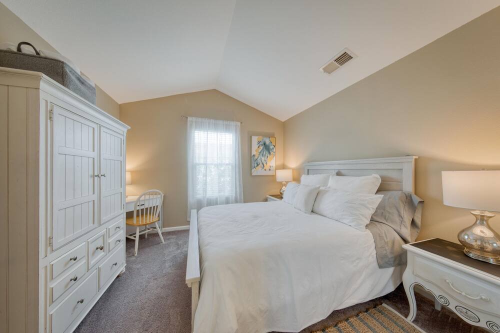 Photo of Bedroom in Santa Rosa