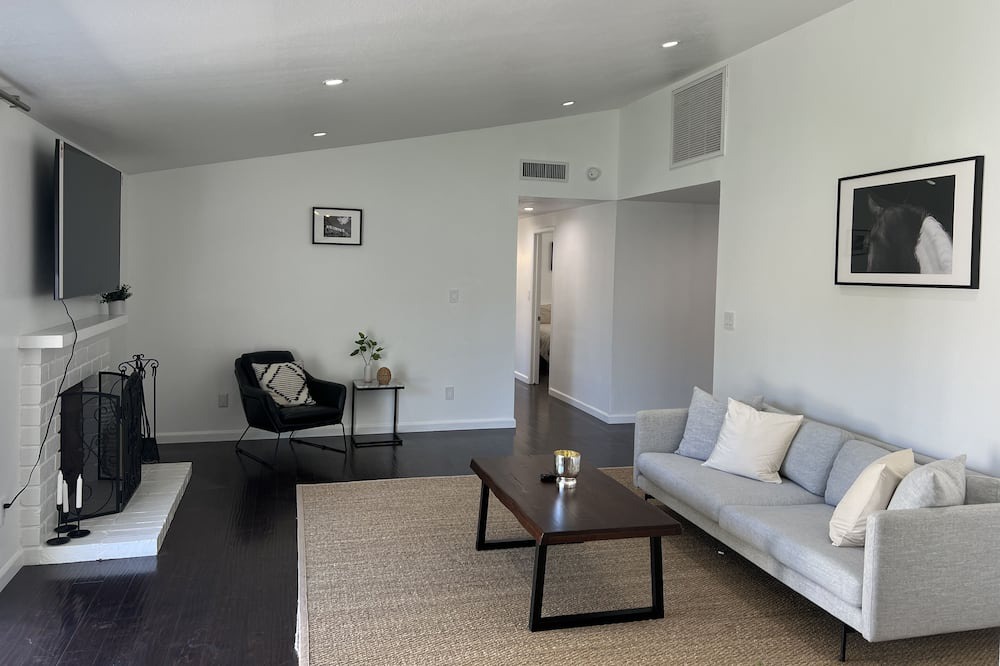 Photo of Bedroom in Warner Center