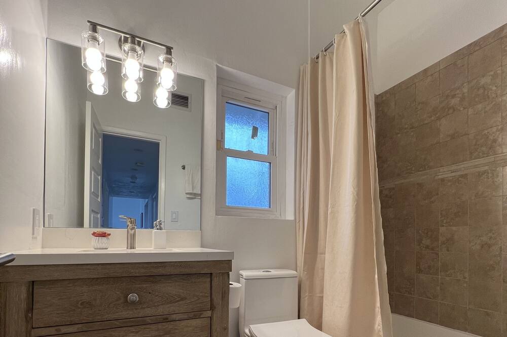 Photo of Bathroom in Warner Center