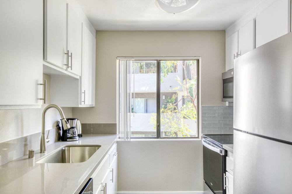 Photo of Kitchen in Warner Center