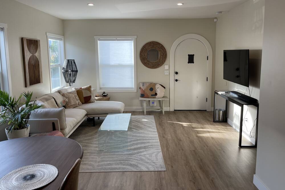 Photo of Livingroom in Oakland