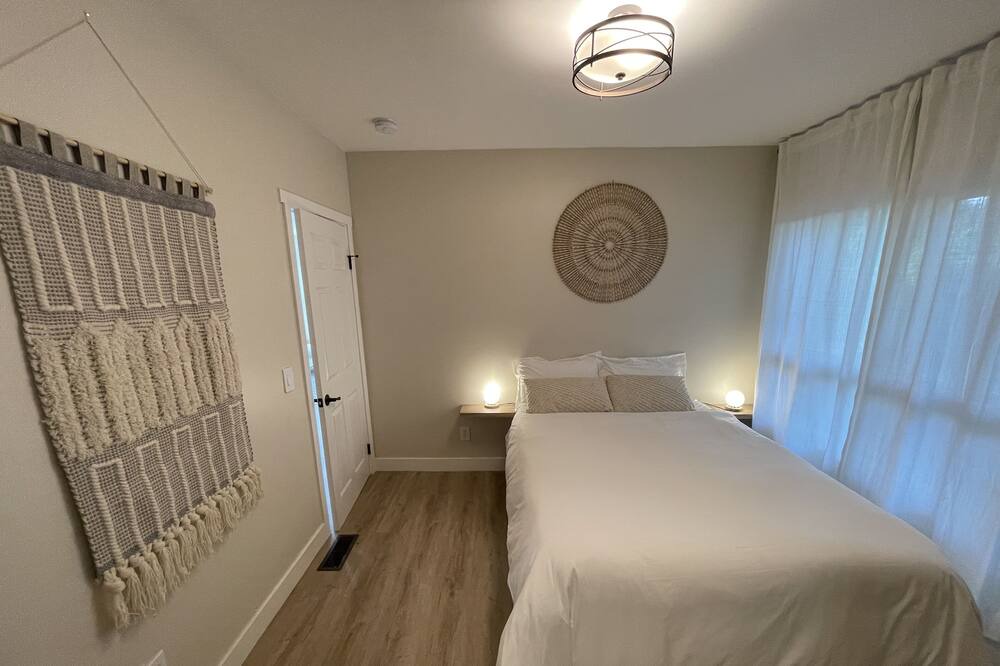 Photo of Bedroom in Oakland