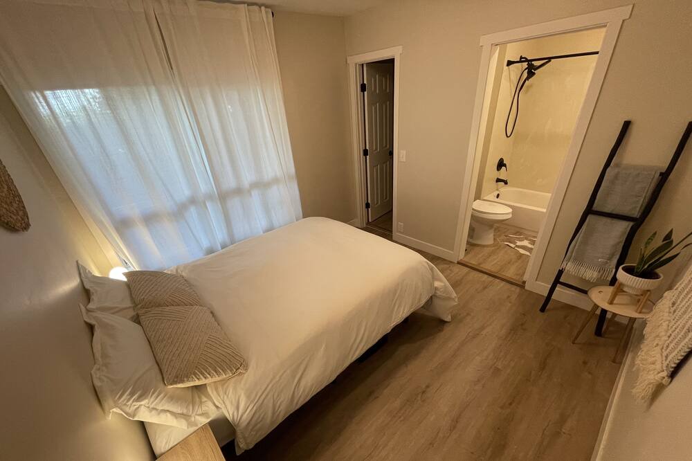 Photo of Bedroom in Oakland