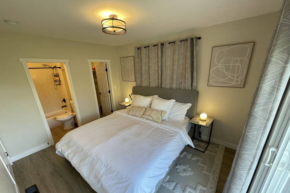 Photo of Bedroom in Oakland