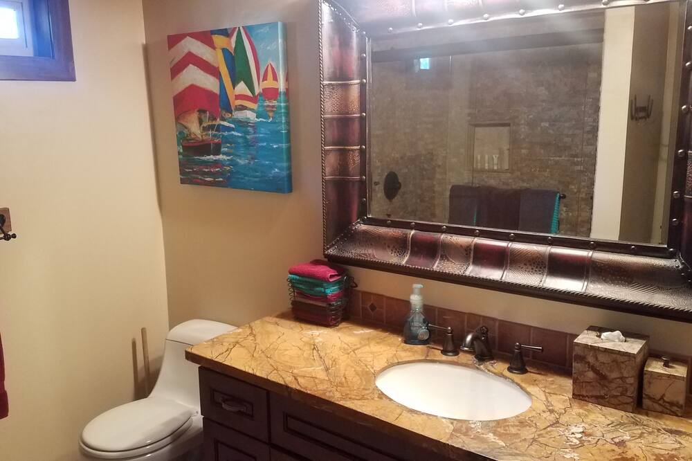 Photo of Bathroom in Lincoln Park