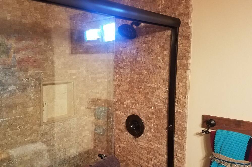 Photo of Bathroom in Lincoln Park