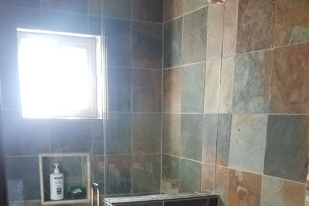 Photo of Bathroom in Lincoln Park