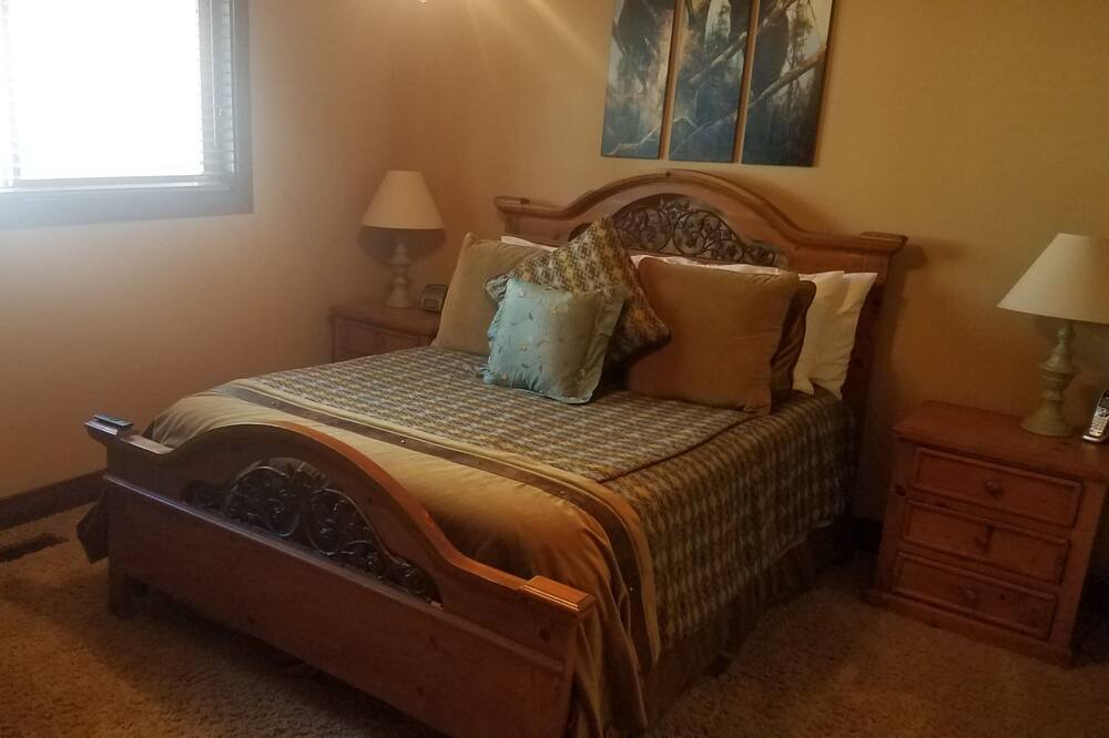 Photo of Bedroom in Lincoln Park