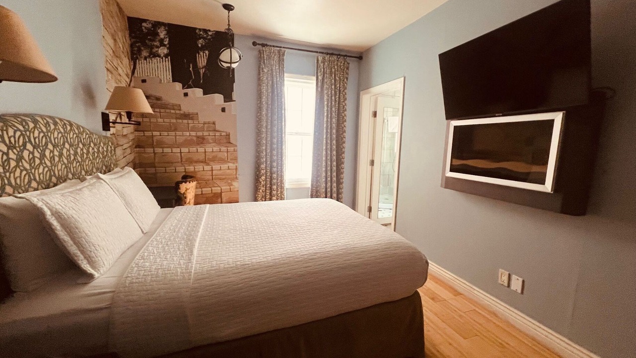 Photo of Bedroom in Downtown Monterey