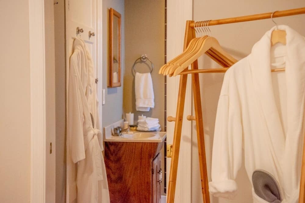 Photo of Bathroom in Central San Mateo