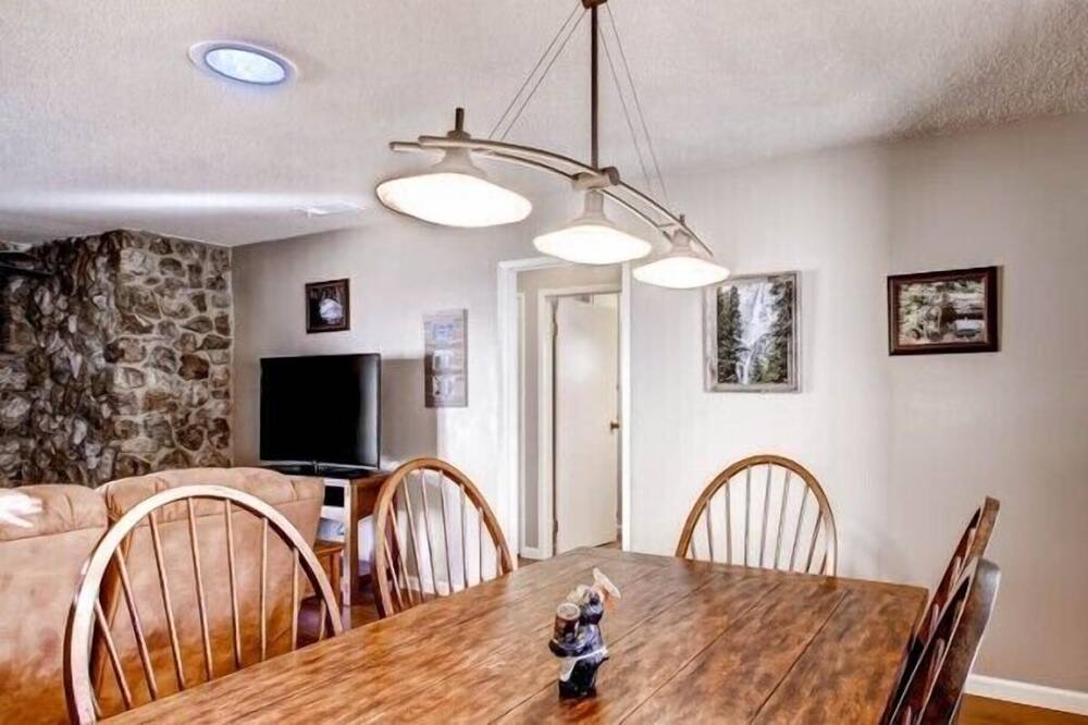 Photo of Livingroom in Oakhurst
