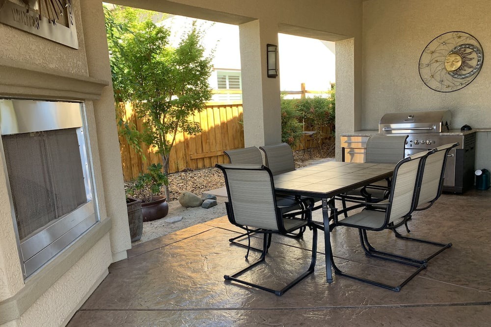 Photo of Livingroom in Sparks