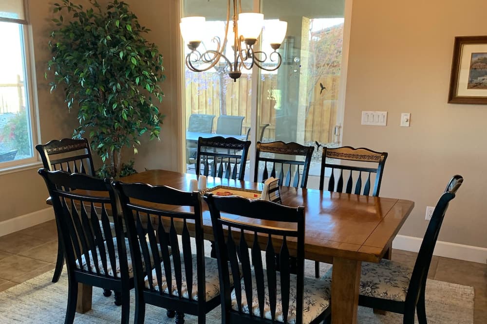 Photo of Livingroom in Sparks