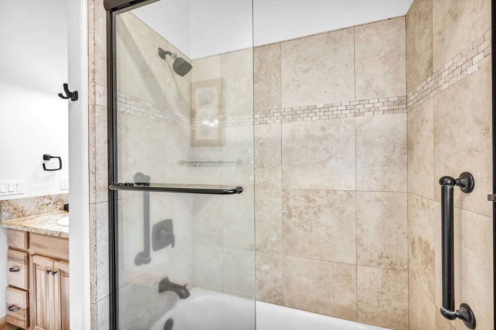 Photo of Bathroom in Country Club Estates