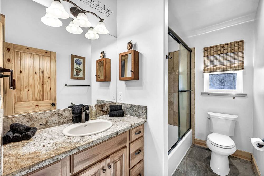 Photo of Bathroom in Country Club Estates