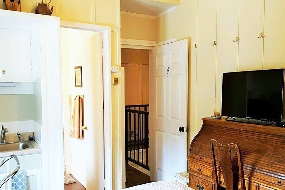 Photo of Bedroom in June Lake