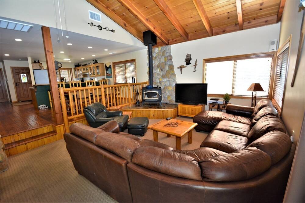Photo of Livingroom in Bass Lake