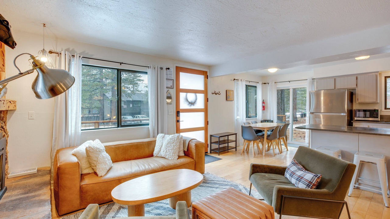 Photo of Livingroom in Christmas Valley