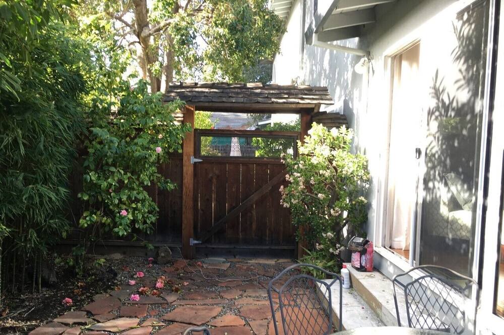 Photo of Patio Balcony in Downtown Burlingame