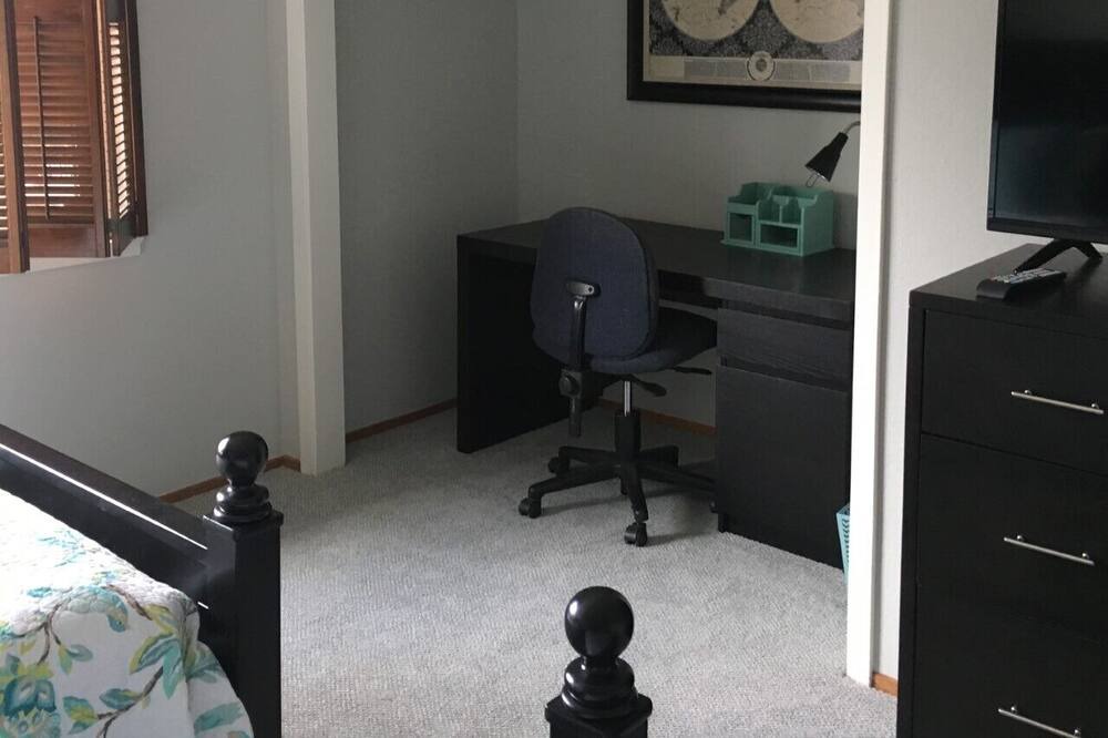Photo of Bedroom in Downtown Burlingame