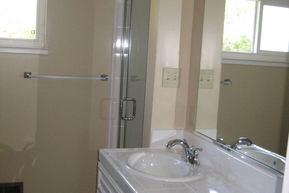 Photo of Bathroom in Downtown Burlingame