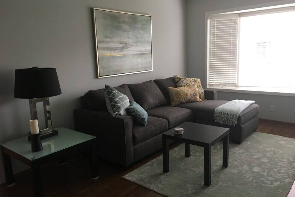Photo of Livingroom in Downtown Burlingame