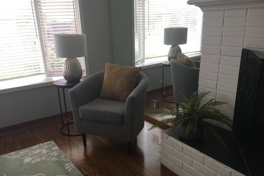 Photo of Bedroom in Downtown Burlingame