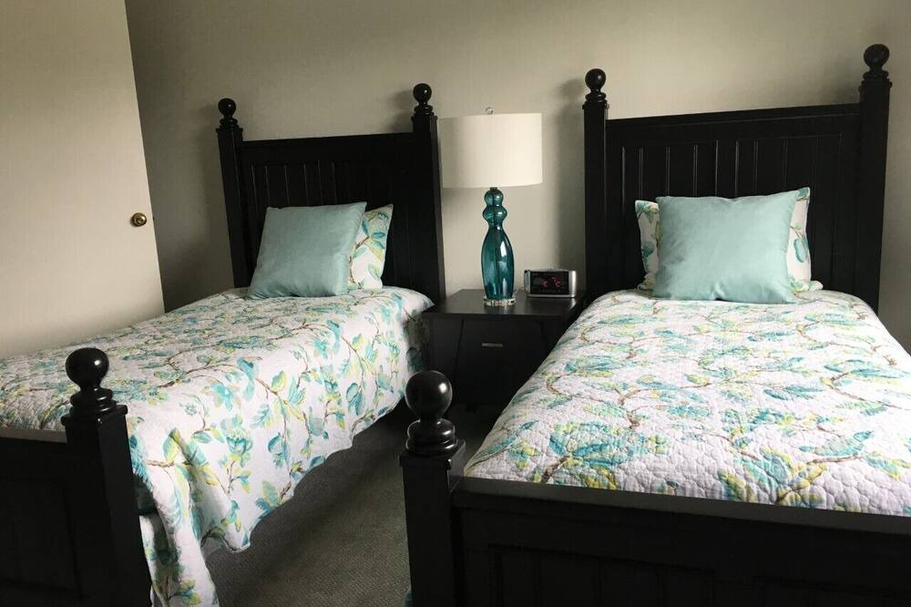 Photo of Bedroom in Downtown Burlingame
