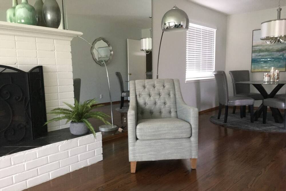 Photo of Livingroom in Downtown Burlingame
