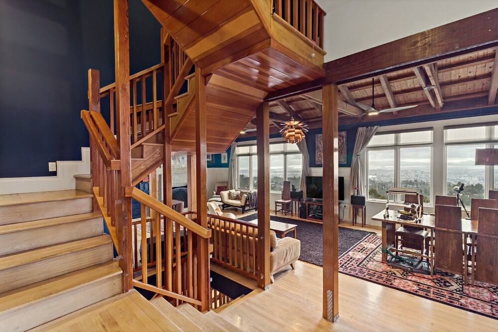Photo of Livingroom in Oakland