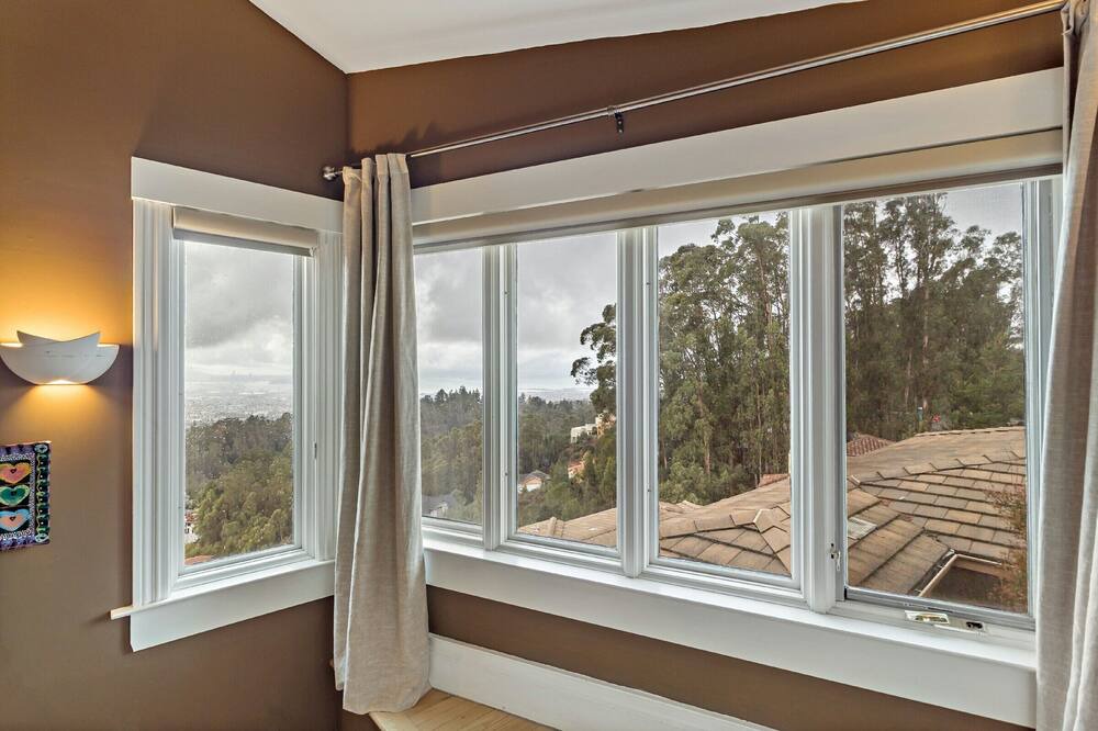 Photo of Bedroom in Oakland