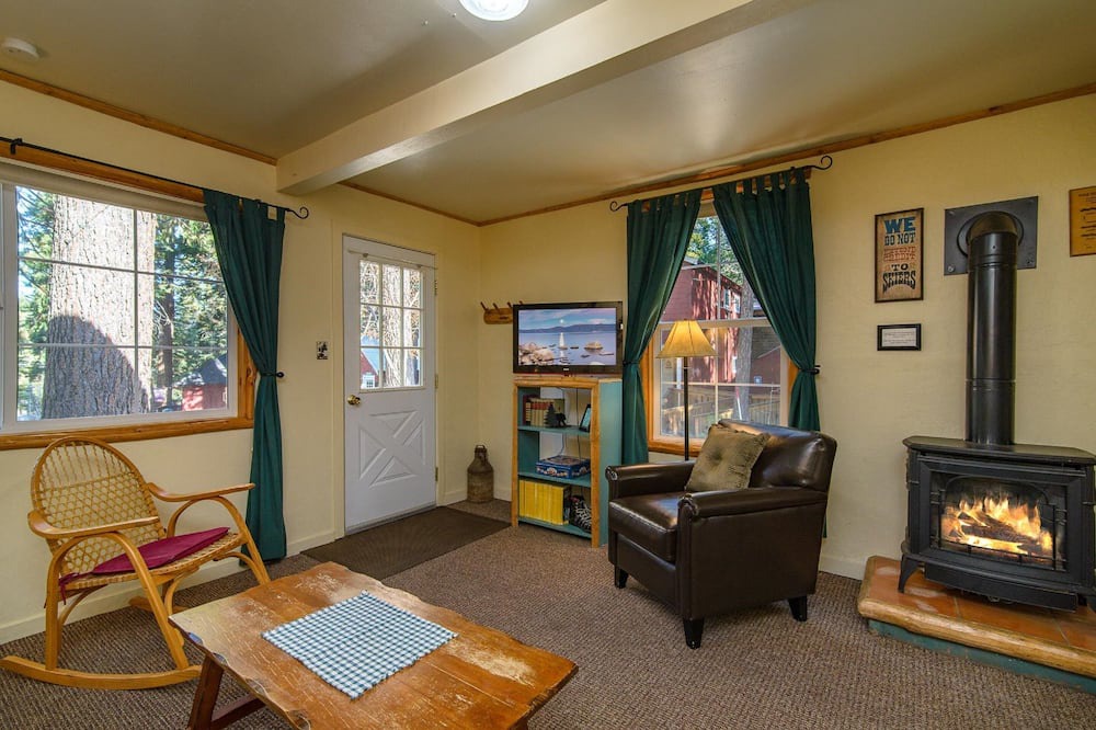 Photo of Livingroom in Tahoma