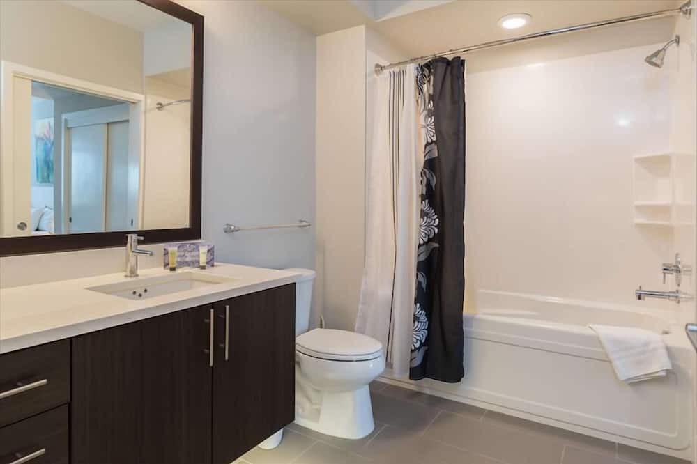 Photo of Bathroom in Shoreline West