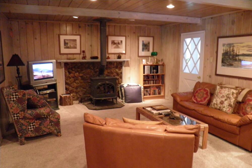 Photo of Livingroom in Black Bart
