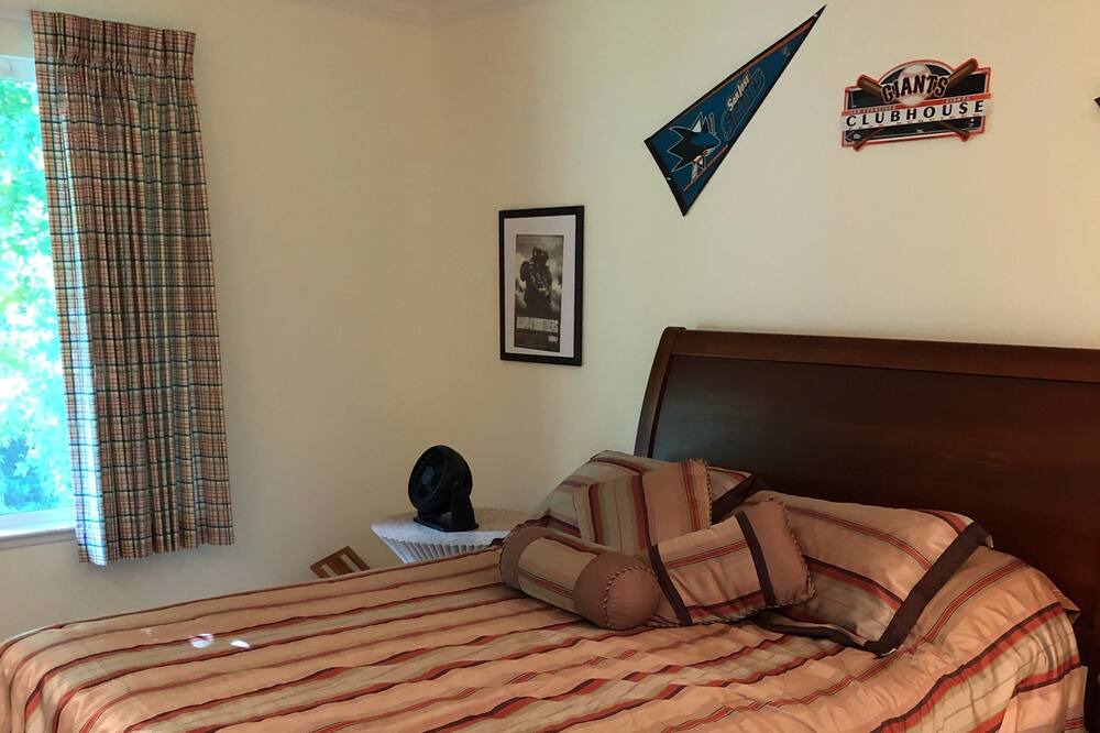 Photo of Bedroom in Lakeview