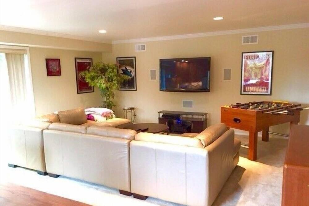 Photo of Bedroom in Lakeview